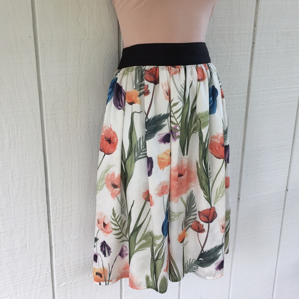 H & M Flowy Floral Skirt Size 6